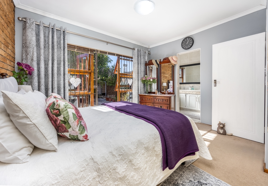 5 Bedroom Property for Sale in Sonstraal Western Cape